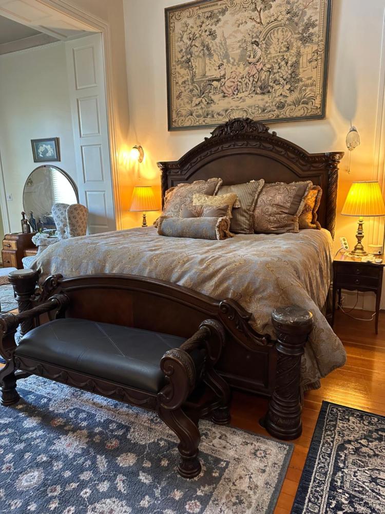 Deluxe King Suite interior